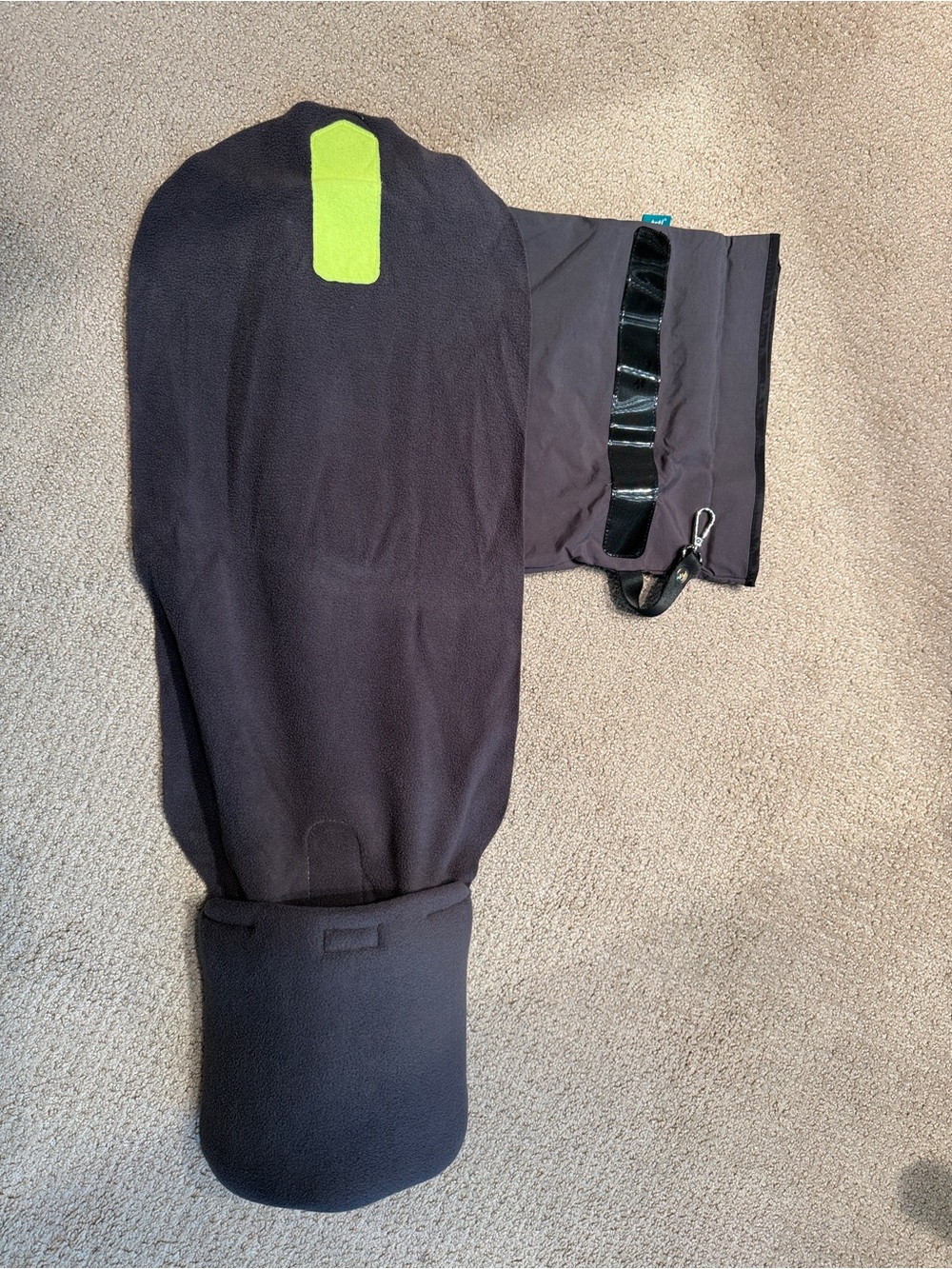 Travel Combo. Trtl Pillow and Back up Battery - Picture 7 of 7